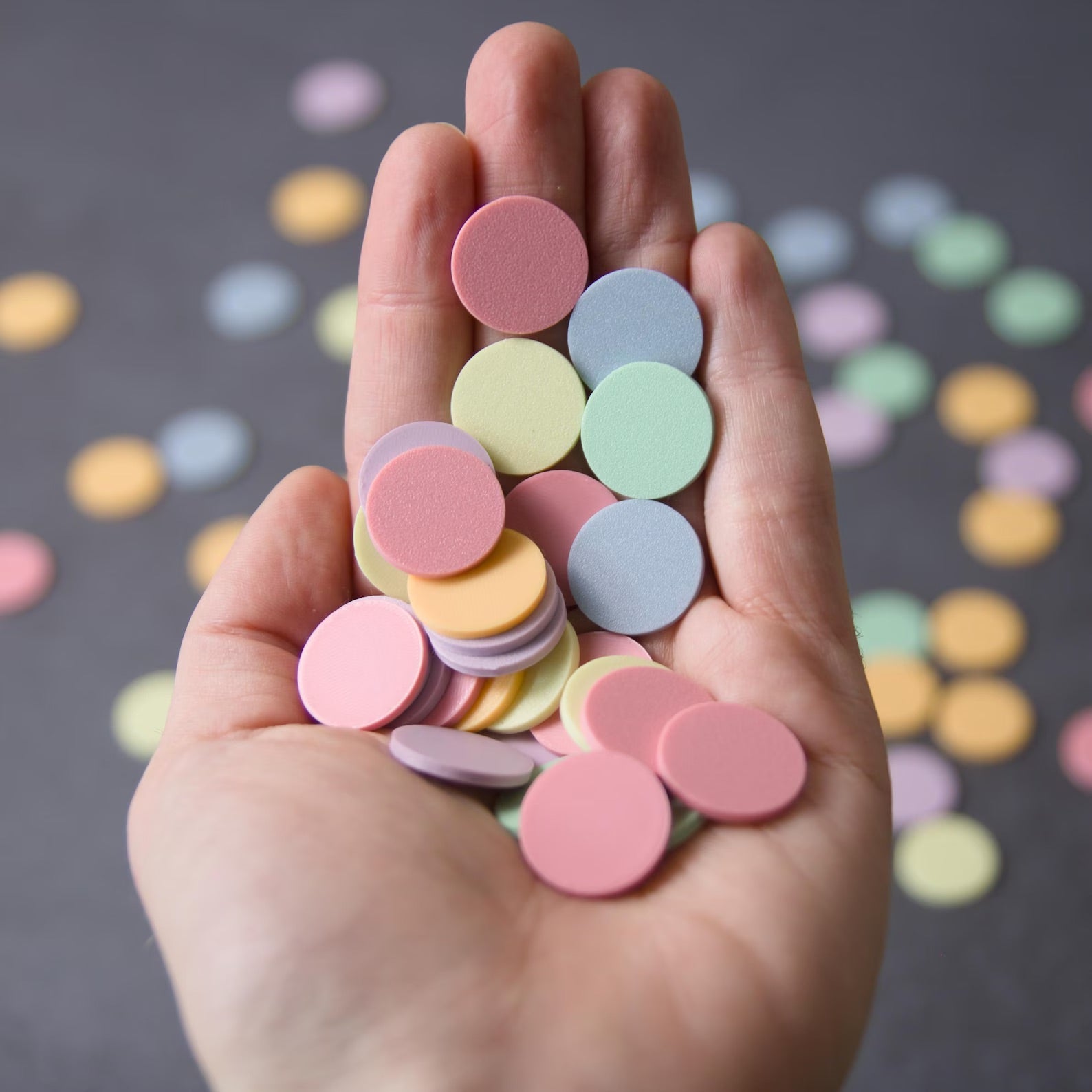 Bunte Streudeko aus PLA – Nachhaltige Deko für jede Feier