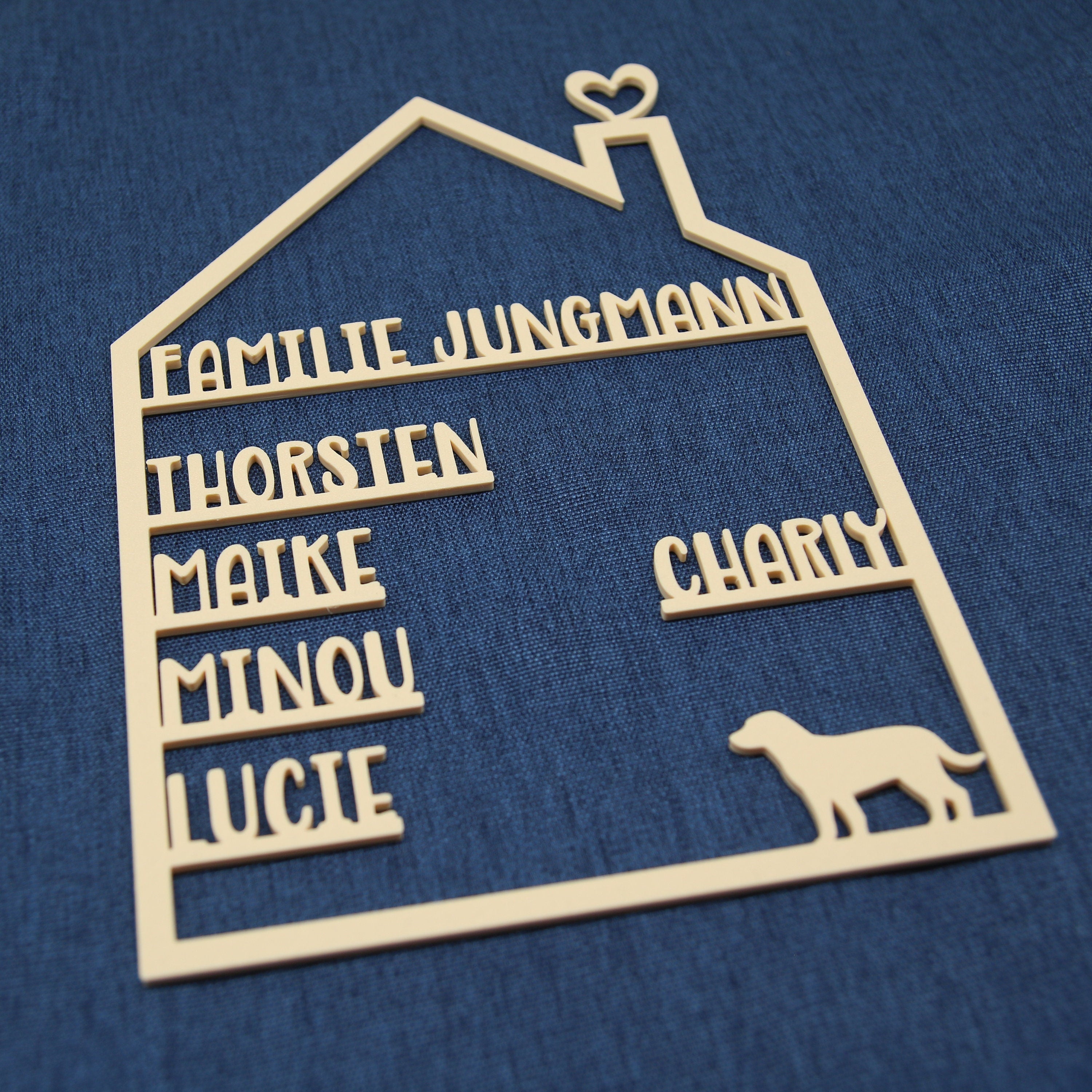 Personalisiertes Deko-Haus mit Vornamen und Nachname