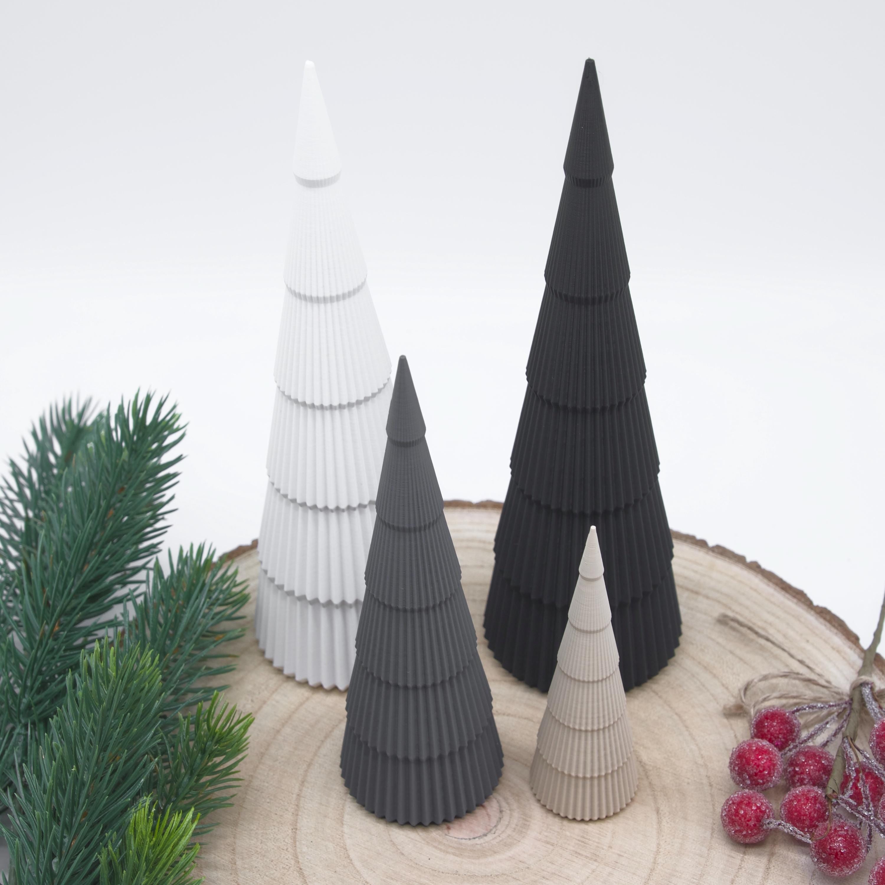 Moderne Tannenbaum-Deko in verschiedenen Größen - Weihnachtsdeko für die besinnliche Weihnachtszeit