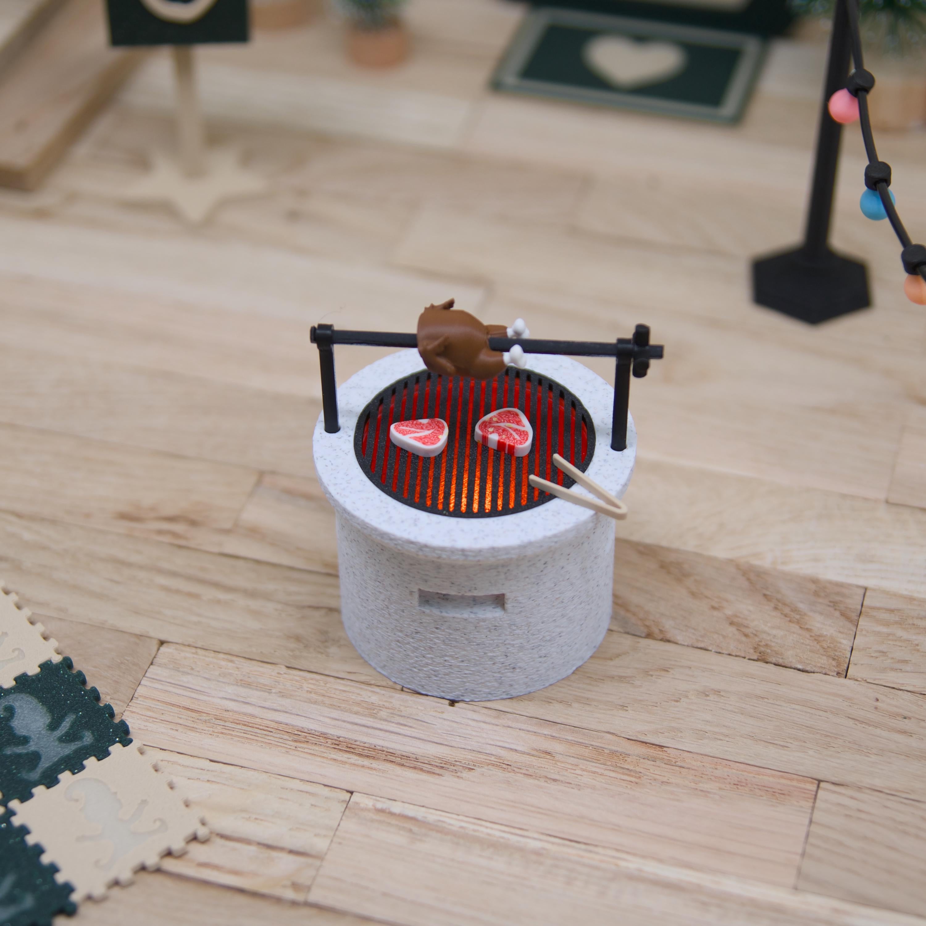 Wichtel Grill mit LED Licht – Miniatur BBQ Deko in Marmor Optik – Wichtelwelt Zubehör mit Hähnchen, Steaks & Grillzange