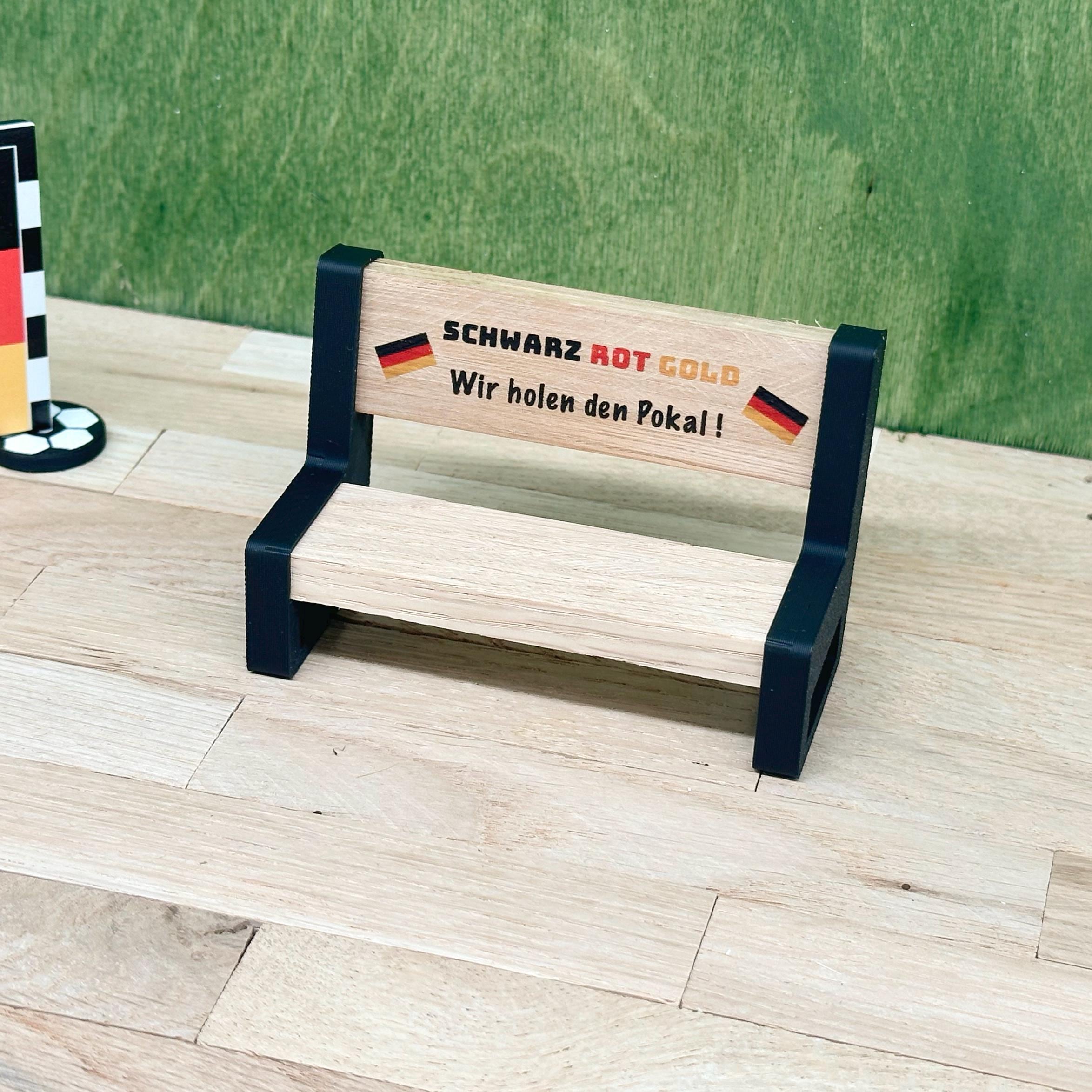 Wichtel Fanbank Fußball Miniatur | Schwarz Rot Gold Bank für Wichteltür | Public Viewing Wichtel Zubehör | Mini Stadion Deko Holz