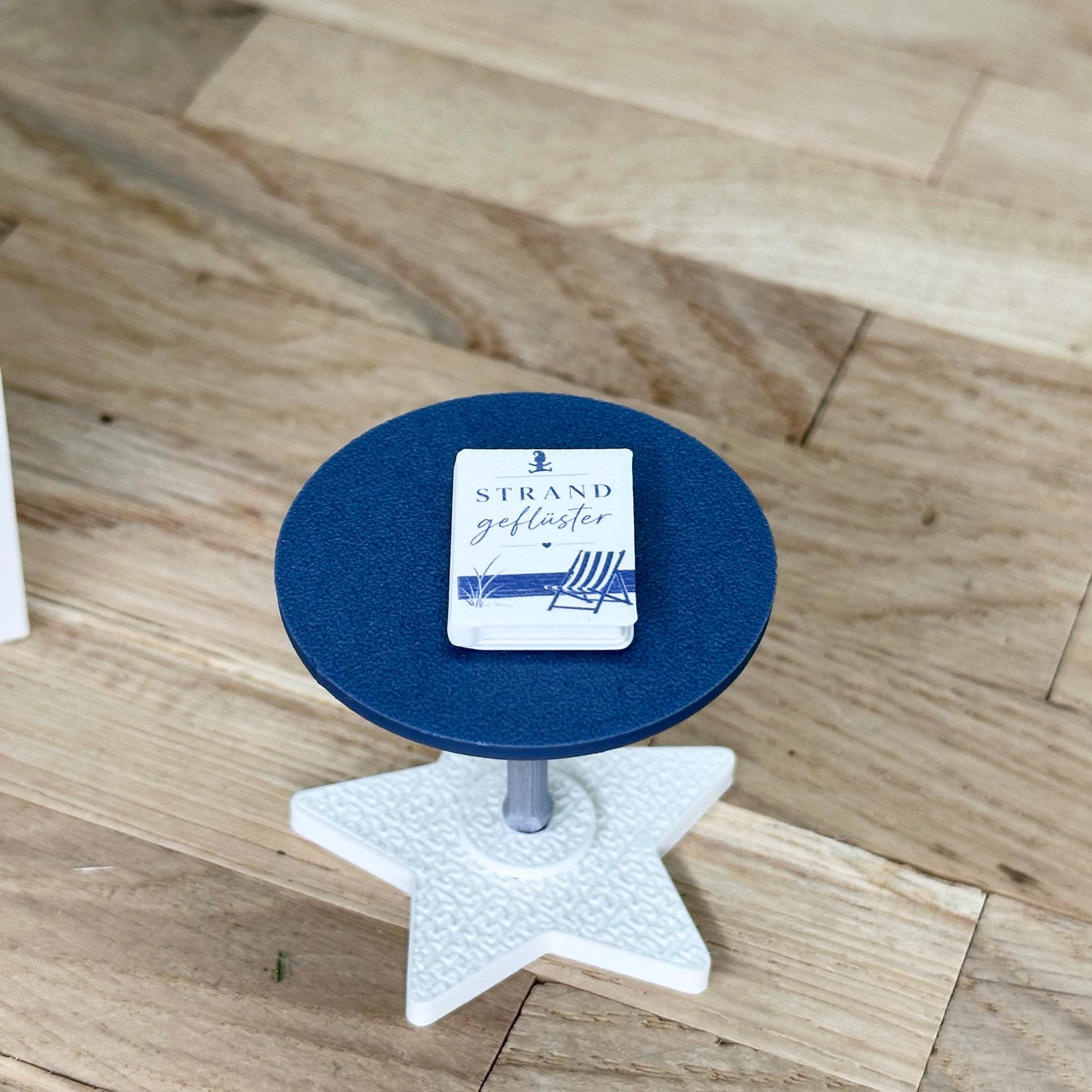 Wichtel Strandkorb Set mit Zubehör - Miniatur Strandkorb für Wichteltür, Sommer Deko, Wichtel Zubehör mit Sonnenbrille & Flipflops