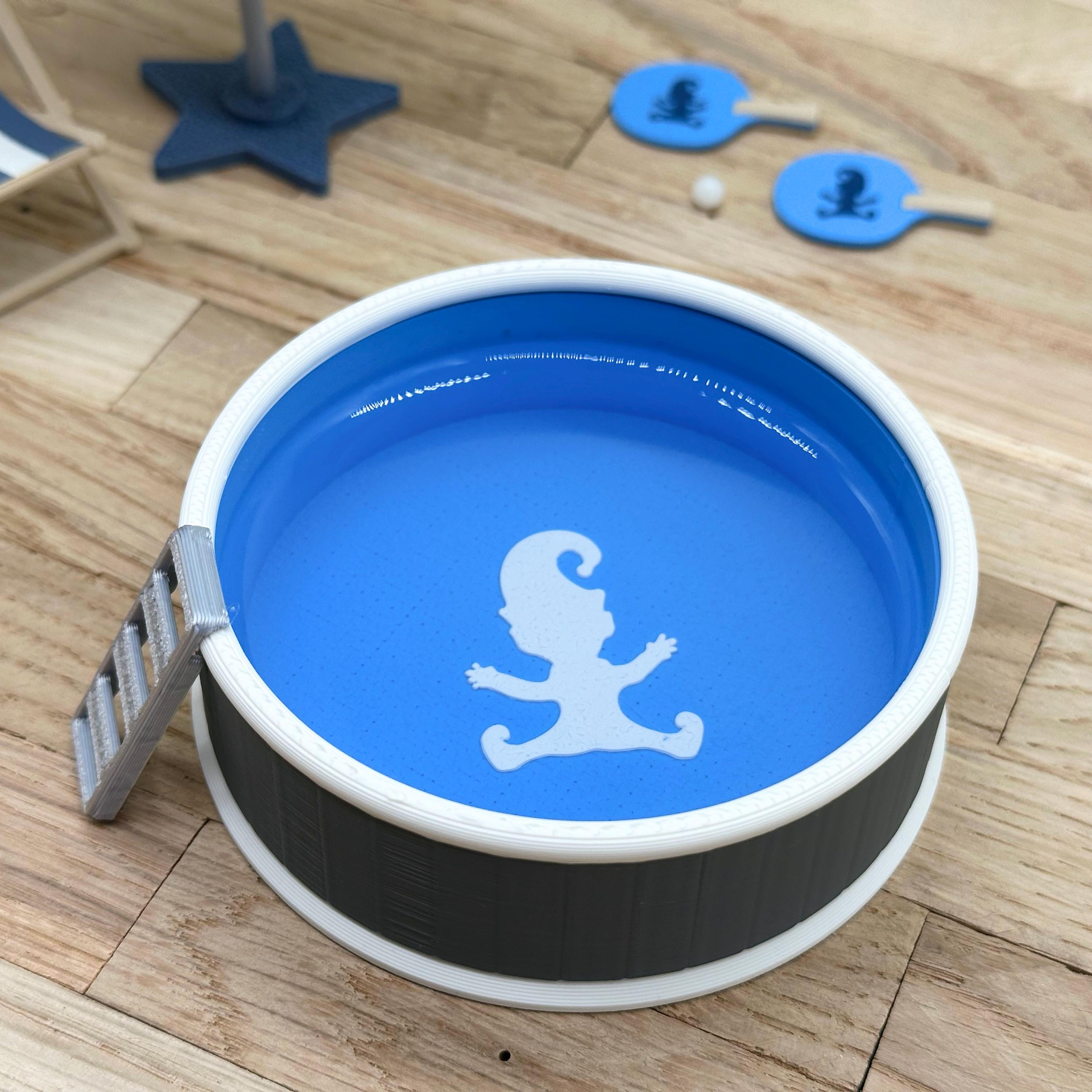 Wichtel Pool Set mit Zubehör – Sommer Deko für die Wichteltür, Pool mit Leiter, Sonnenschirm, Beachball, Sonnenbrille & Flipflop