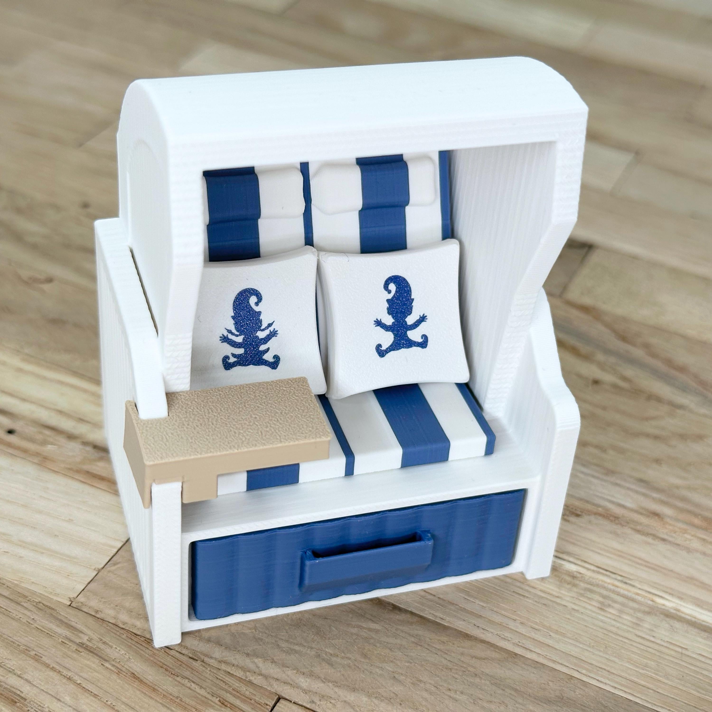 Wichtel Strandkorb Set mit Zubehör - Miniatur Strandkorb für Wichteltür, Sommer Deko, Wichtel Zubehör mit Sonnenbrille & Flipflops