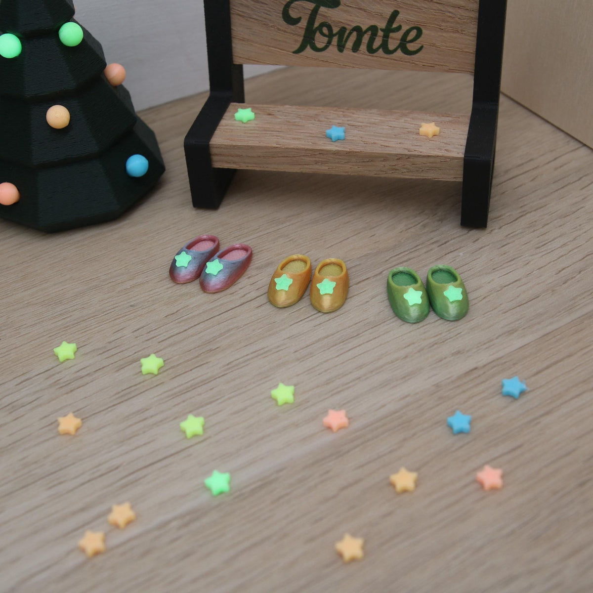 Regenbogen Wichtel Schuhe mit Leuchtstern | Wichtel Zubehör für die Wichteltür | Sternenpuschen einzeln oder als 3er Set