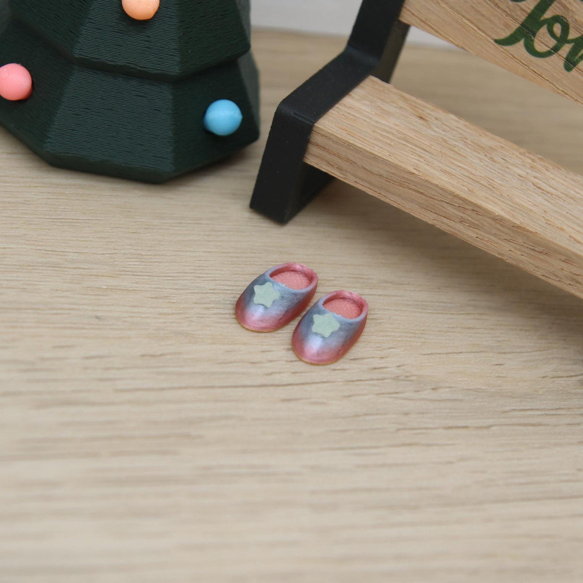 Regenbogen Wichtel Schuhe mit Leuchtstern | Wichtel Zubehör für die Wichteltür | Sternenpuschen einzeln oder als 3er Set