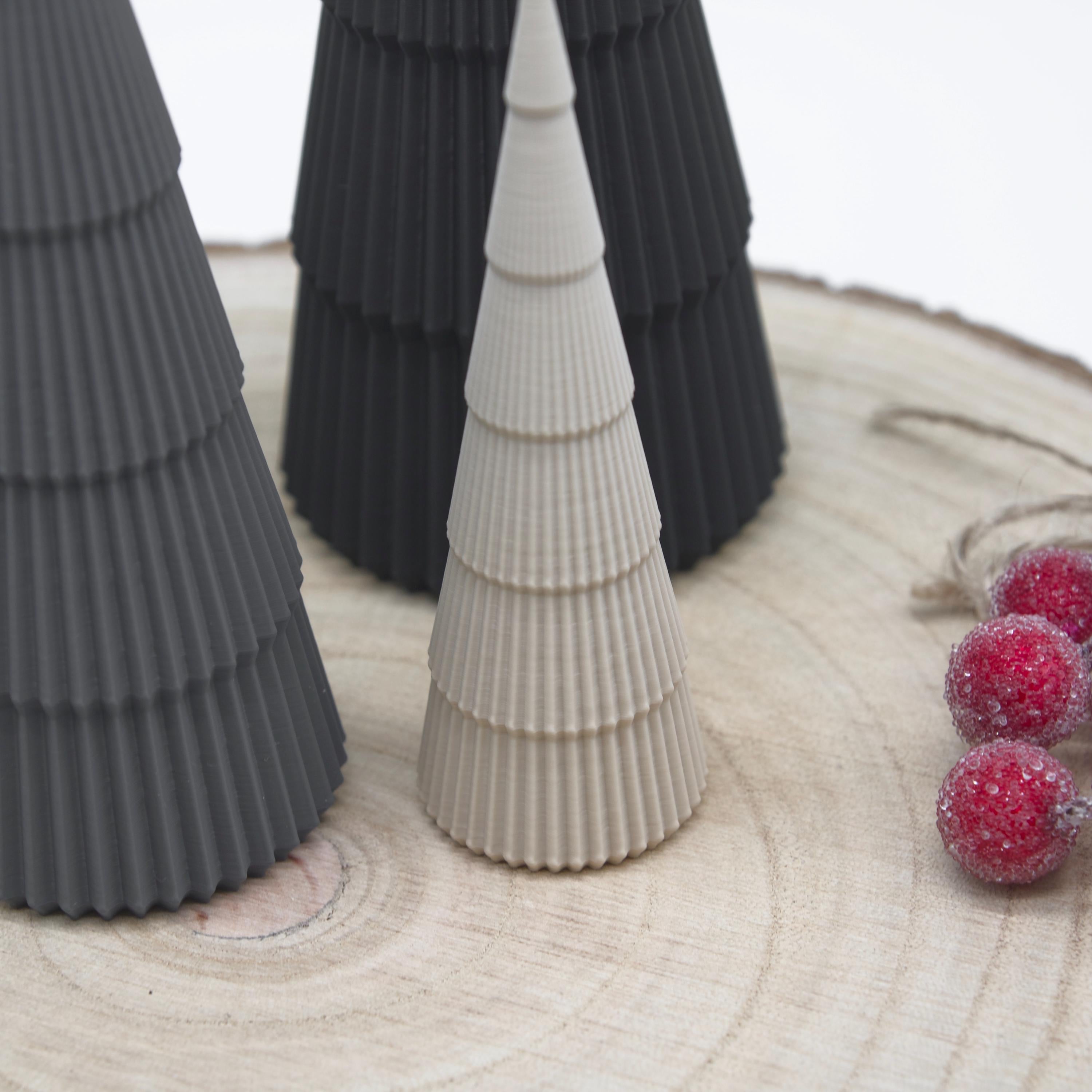 Moderne Tannenbaum-Deko in verschiedenen Größen - Weihnachtsdeko für die besinnliche Weihnachtszeit