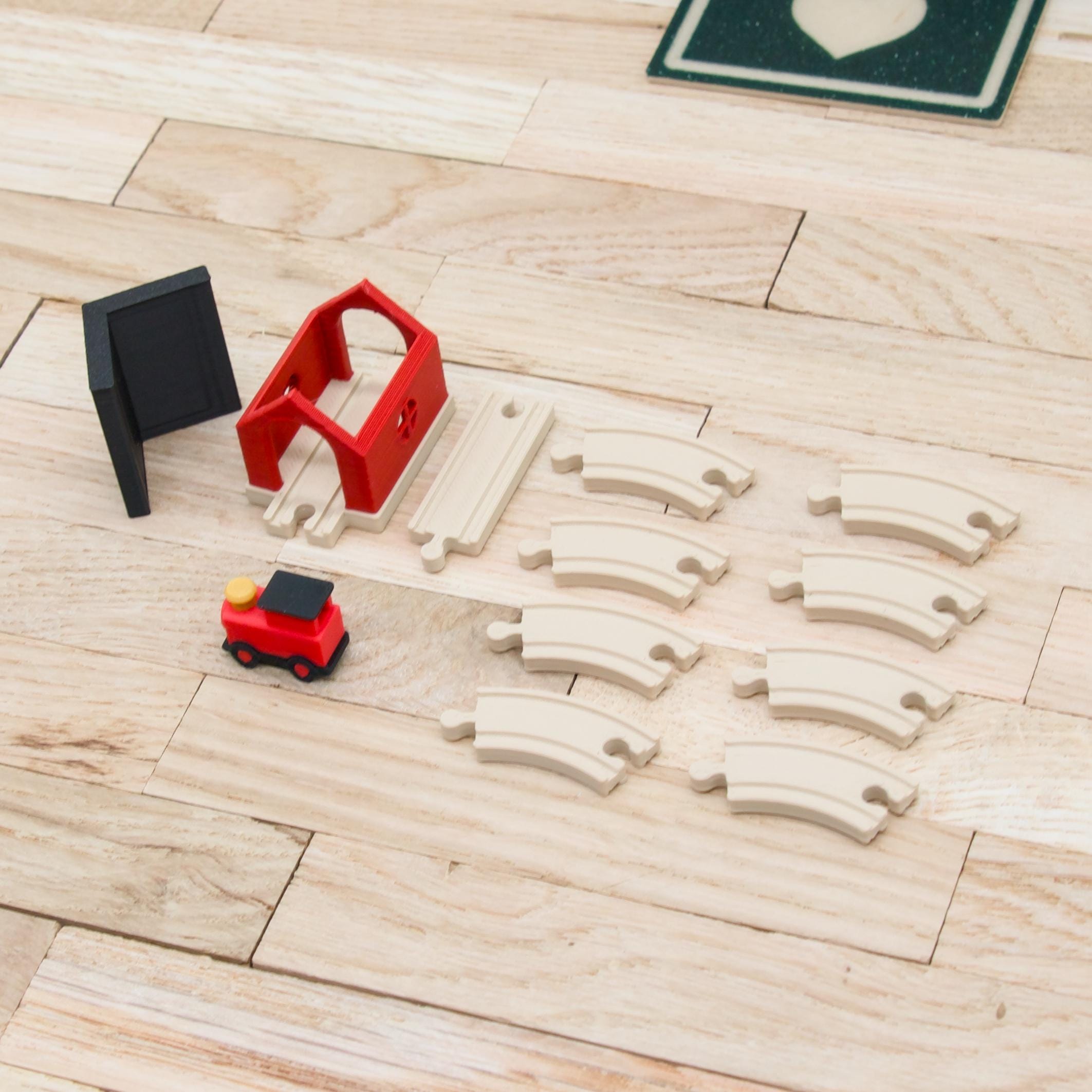 Mini Holzeisenbahn für Wichtel | Spielzeug aus PLA mit Schienen & Häuschen | 3D Druck Deko | Miniatur Bahnset für Wichteltür und Puppenhaus