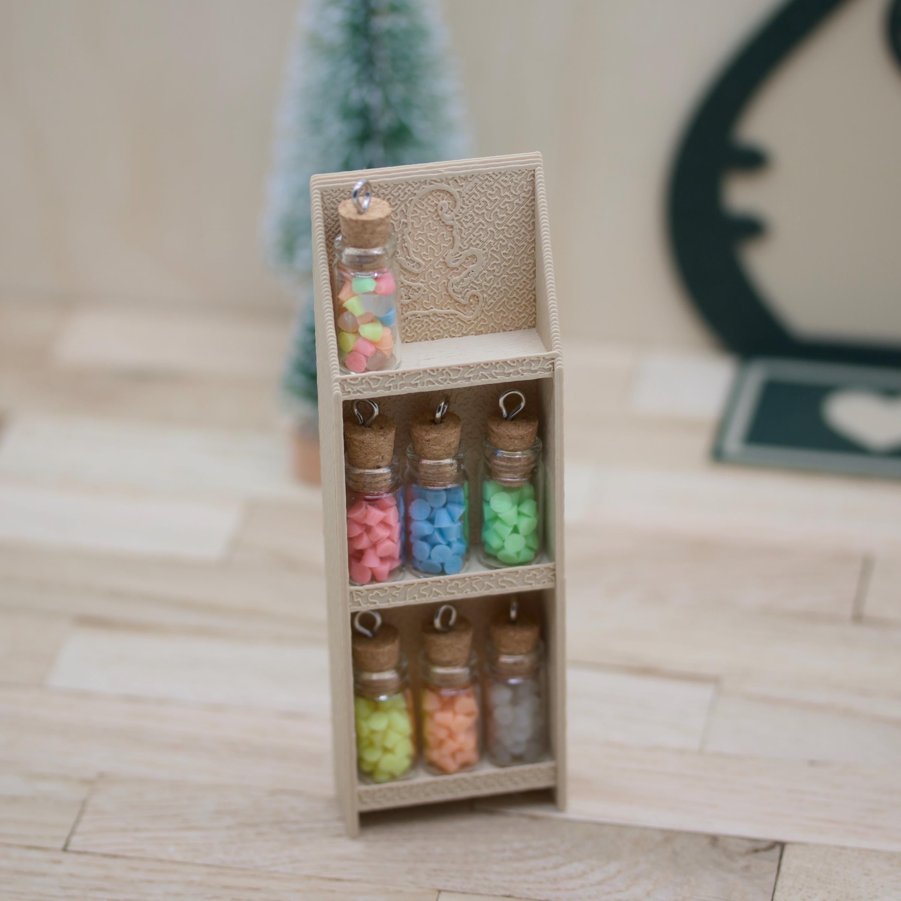 Wichtelstaub Mini-Fläschchen | 7 Farben leuchtend | Glow in the Dark | Miniatur Bundle mit Laborschrank | 3D Druck Deko Wichteltür