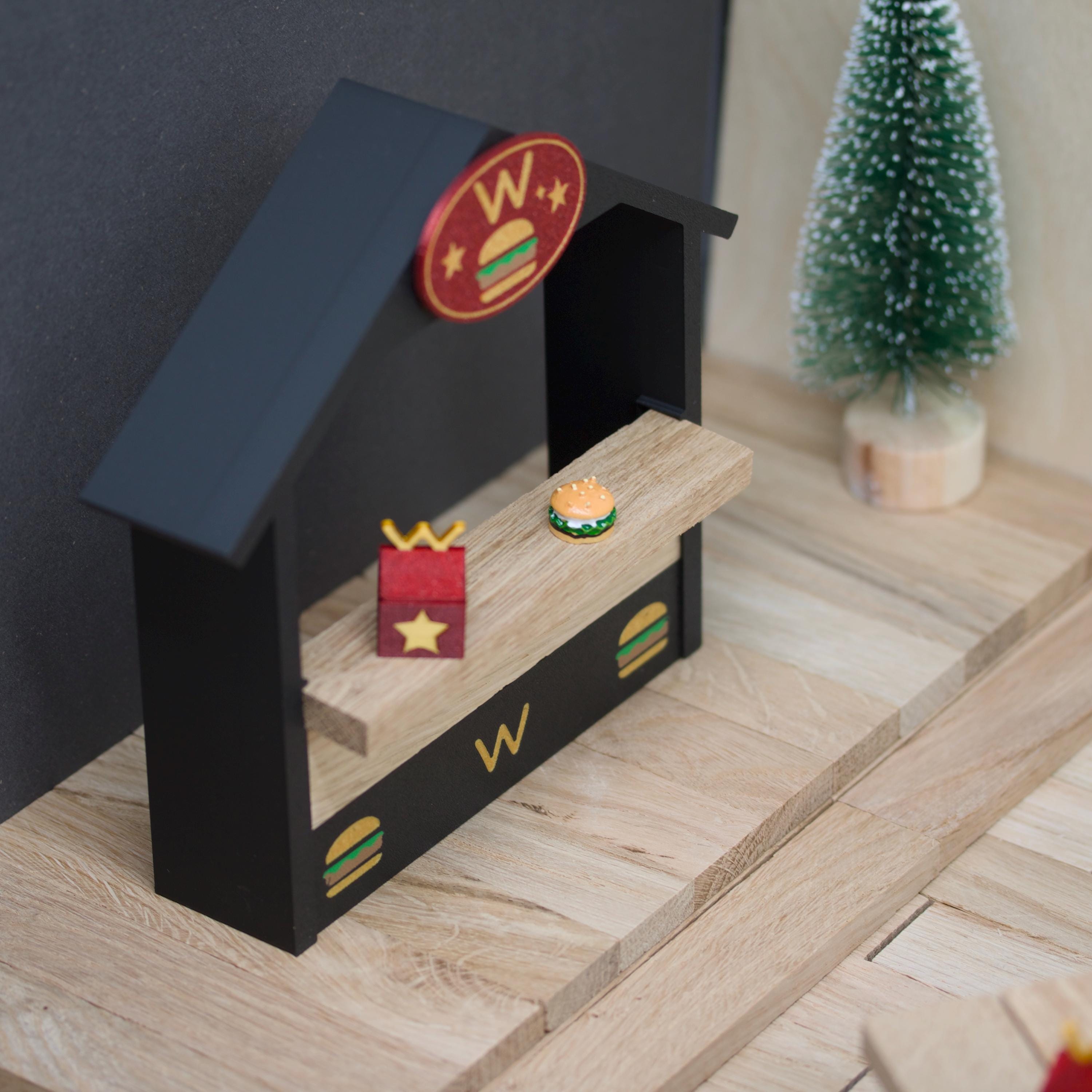 Fröhliches Wichtel-Mahl | Snacktüte glänzend rot mit goldenem W | Mini Hamburger | Wichtel-Burgerbude Verkaufsstand | Budenzauber Reihe