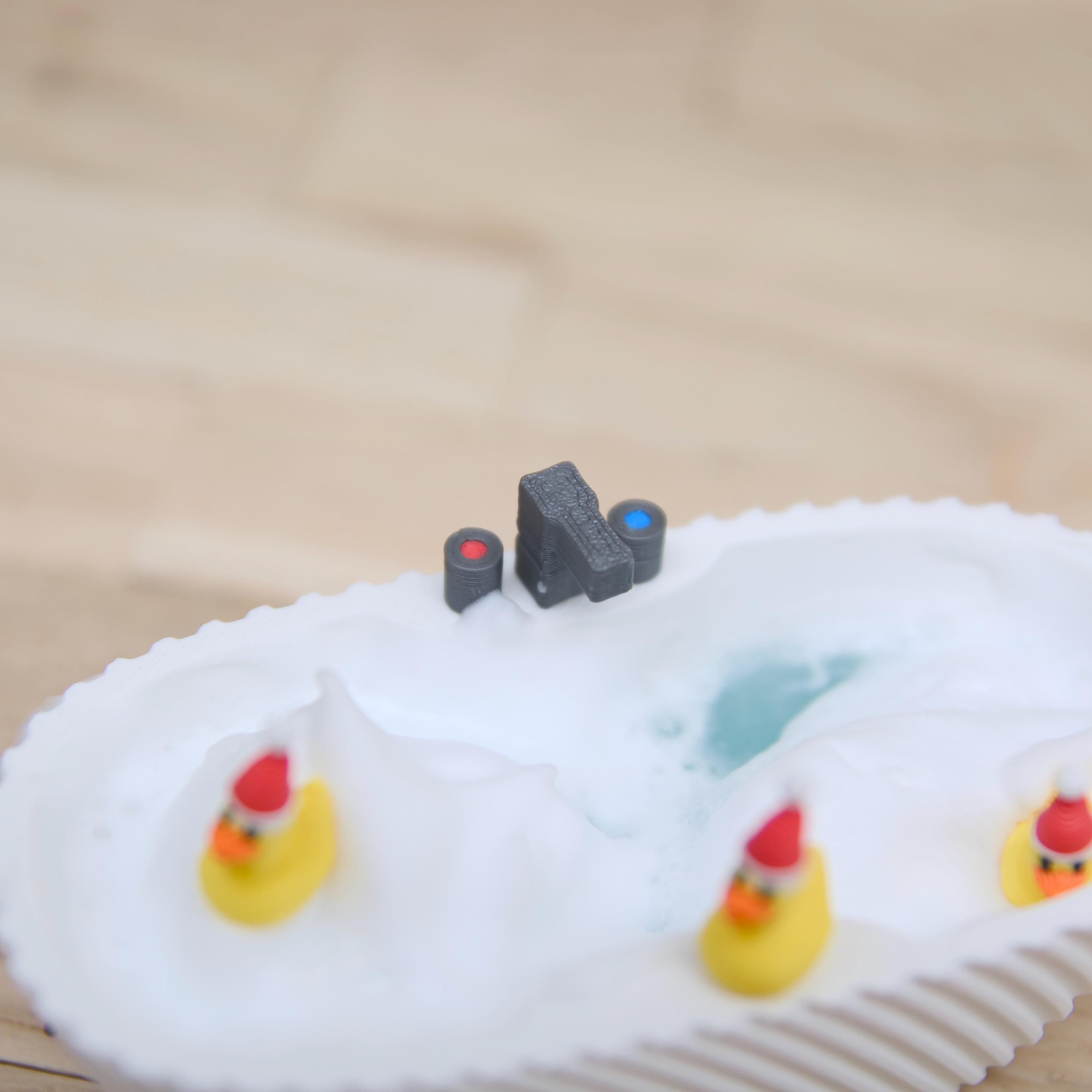 Wichtel-Badewanne mit 3 Weihnachts-Quietscheenten | Mini Badewanne Zubehör für Wichteltür | Weihnachtsdeko