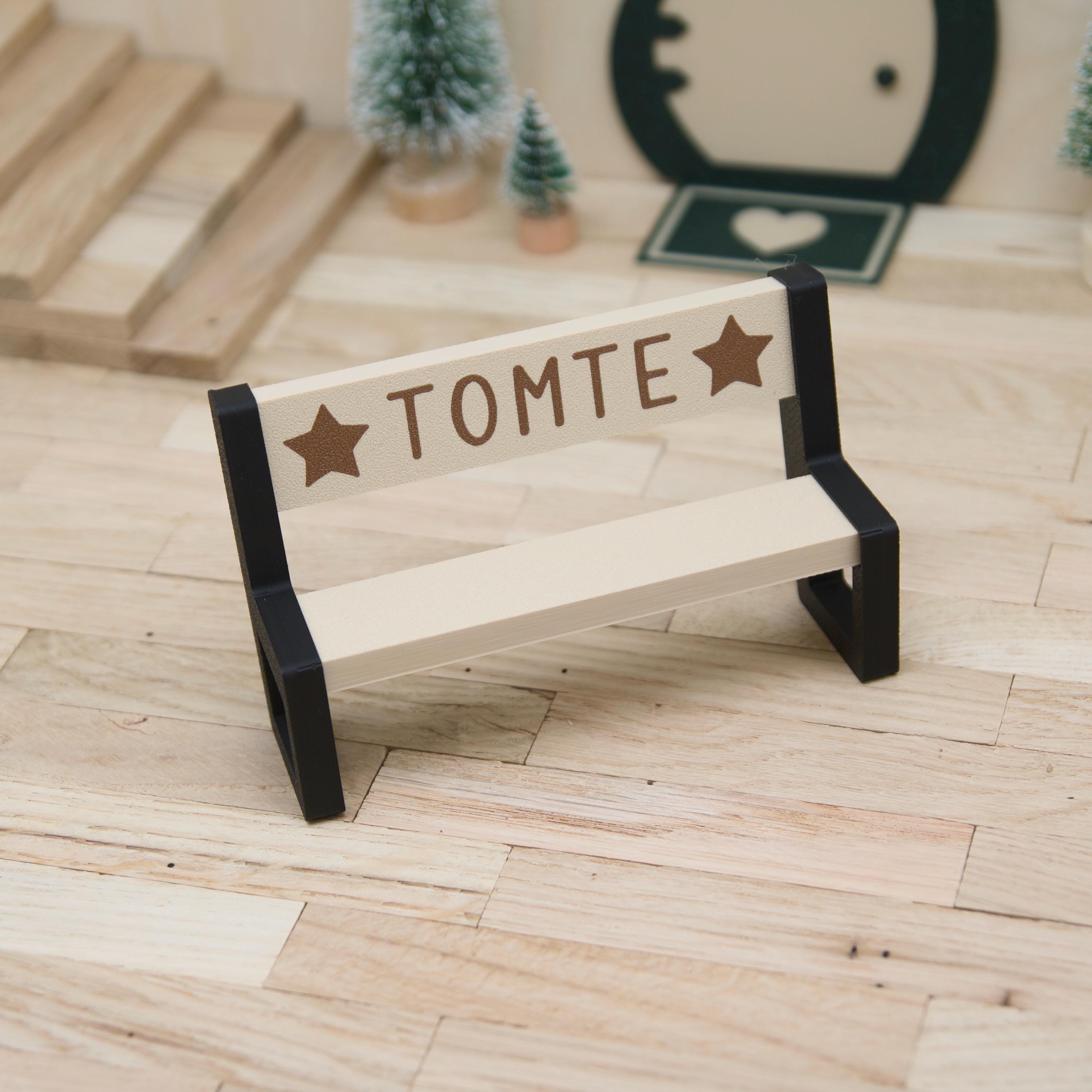 Wichtel Sitzbank mit Lehne | Miniatur-Bank aus Holz und 3D-Druck | optional mit Tisch | personalisierbar mit Namen | Zubehör für Wichteltür