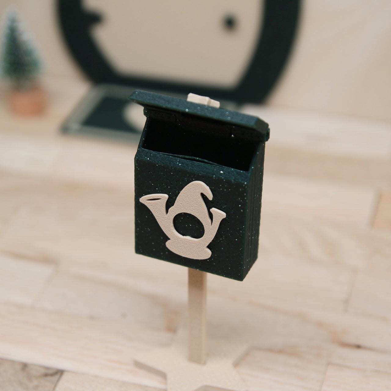 Wichtel-Briefkasten mit funktionaler Klappe | Mini Postkasten mit Stern & Posthorn | Wichtelzubehör für Wichteltür