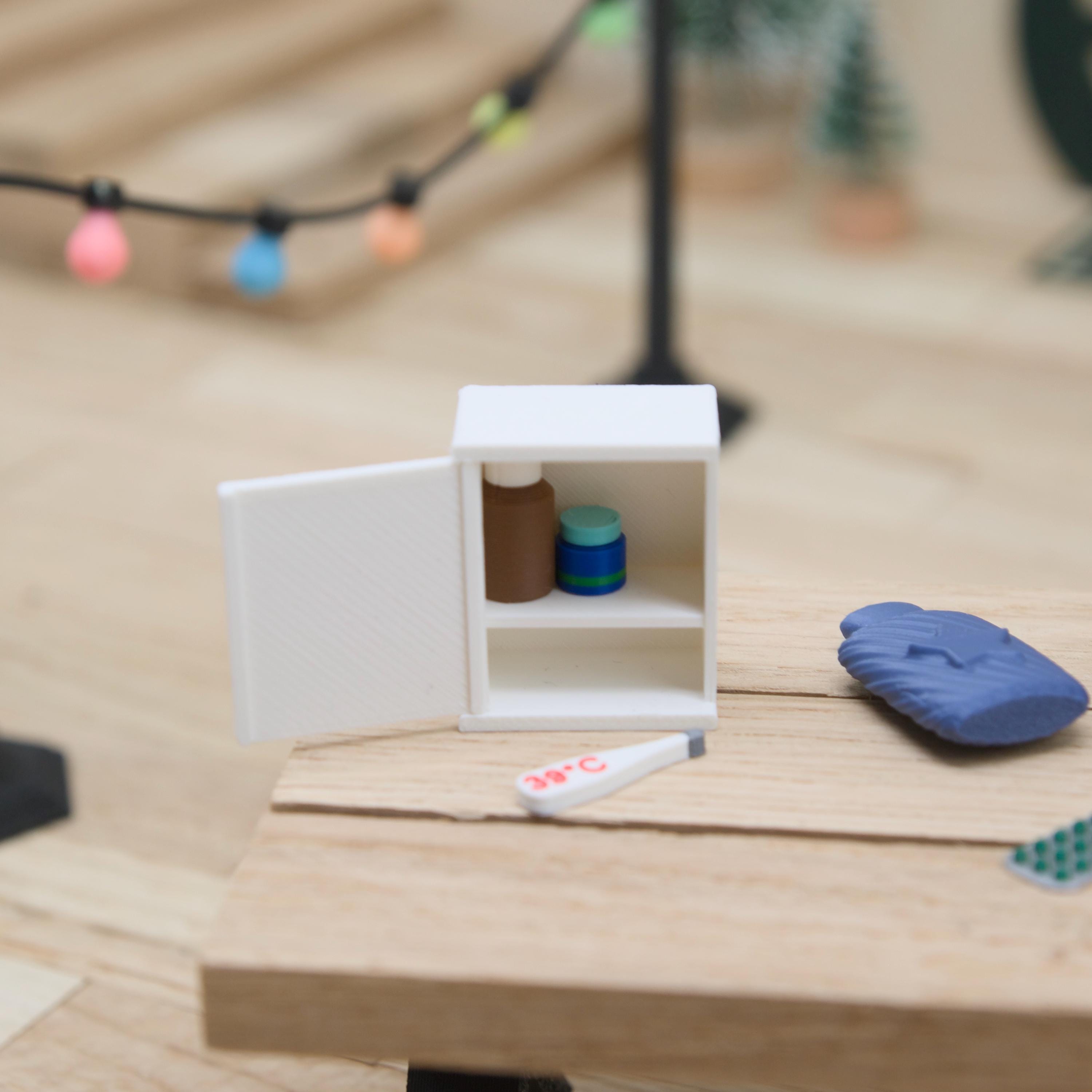 Wichtel Erkältungs-Set | Mini Arzt-Set für kranke Wichtel | mit Medizinschrank, Wärmflasche, Hustensaft | Zubehör für Wichteltür