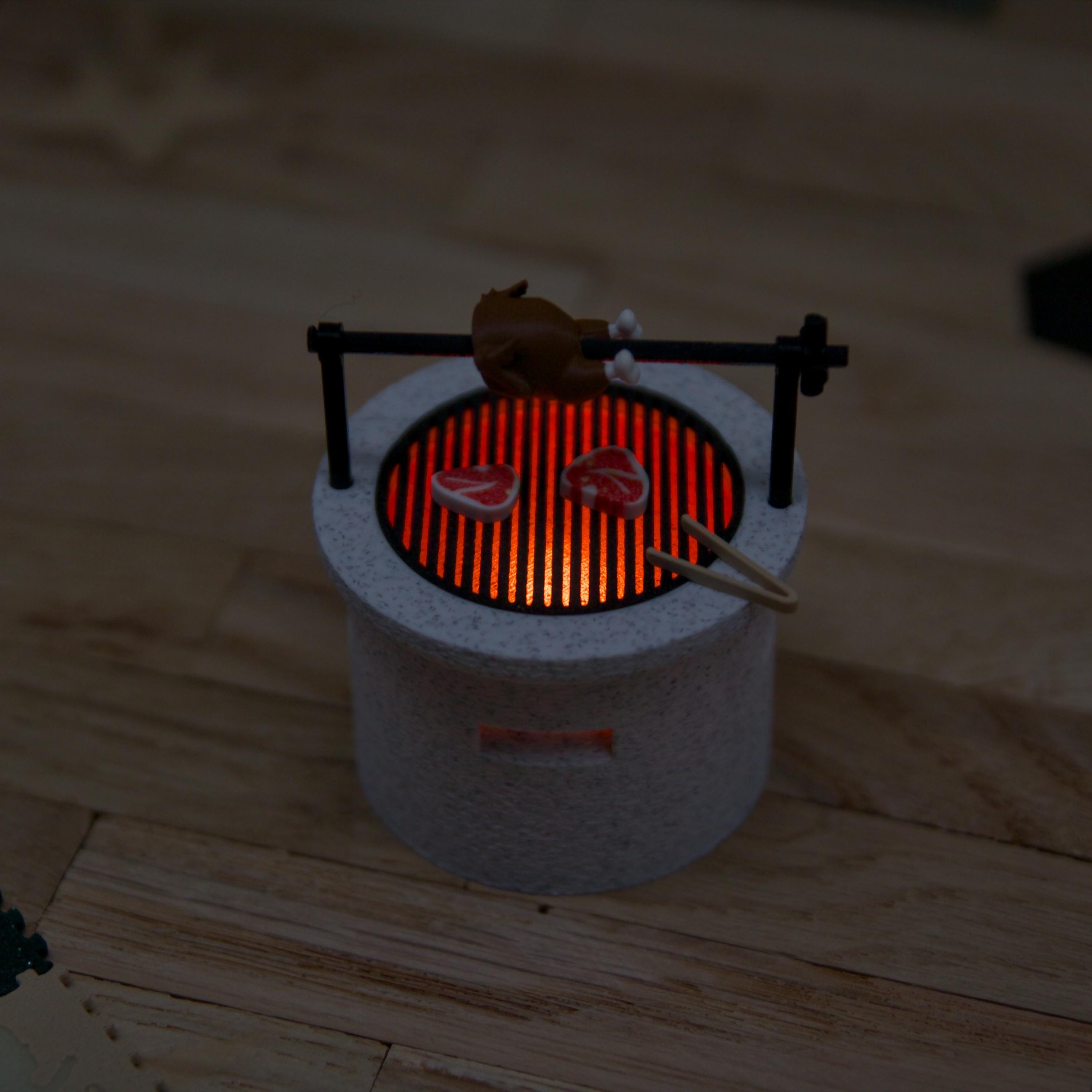 Wichtel Grill mit LED Licht – Miniatur BBQ Deko in Marmor Optik – Wichtelwelt Zubehör mit Hähnchen, Steaks & Grillzange