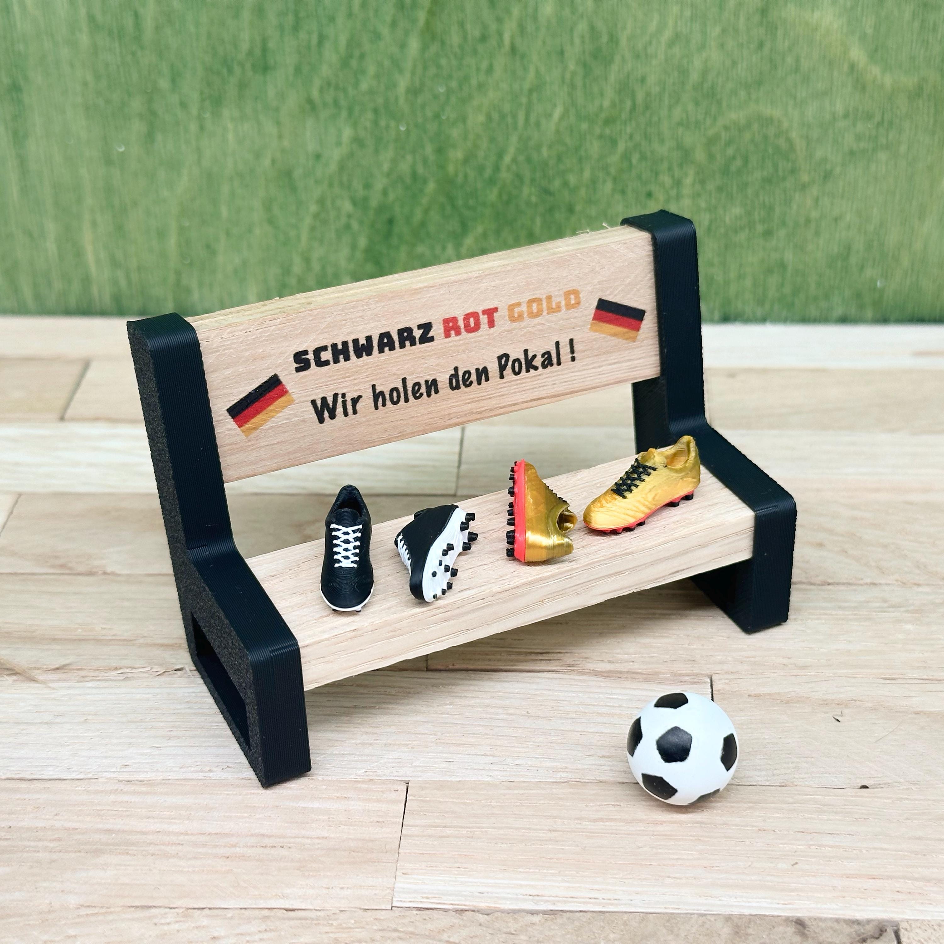 Wichtel Fußballschuhe Miniatur | Zubehör für Wichteltür Fußball Szene | Mini Schuhe schwarz weiß & Deutschland Edition | Wichtel Deko