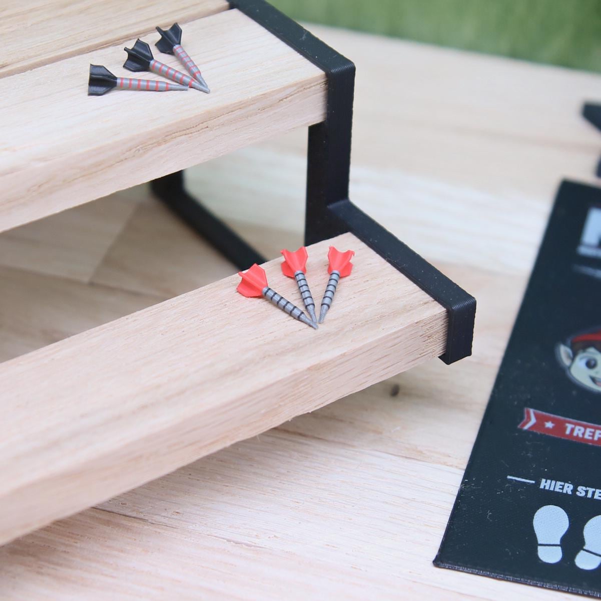 Wichtel Dartscheibe mit Stand – Mini Dart Set für die Wichtelwelt, Deko aus PLA mit TPU Oche und kleinen Pfeilen