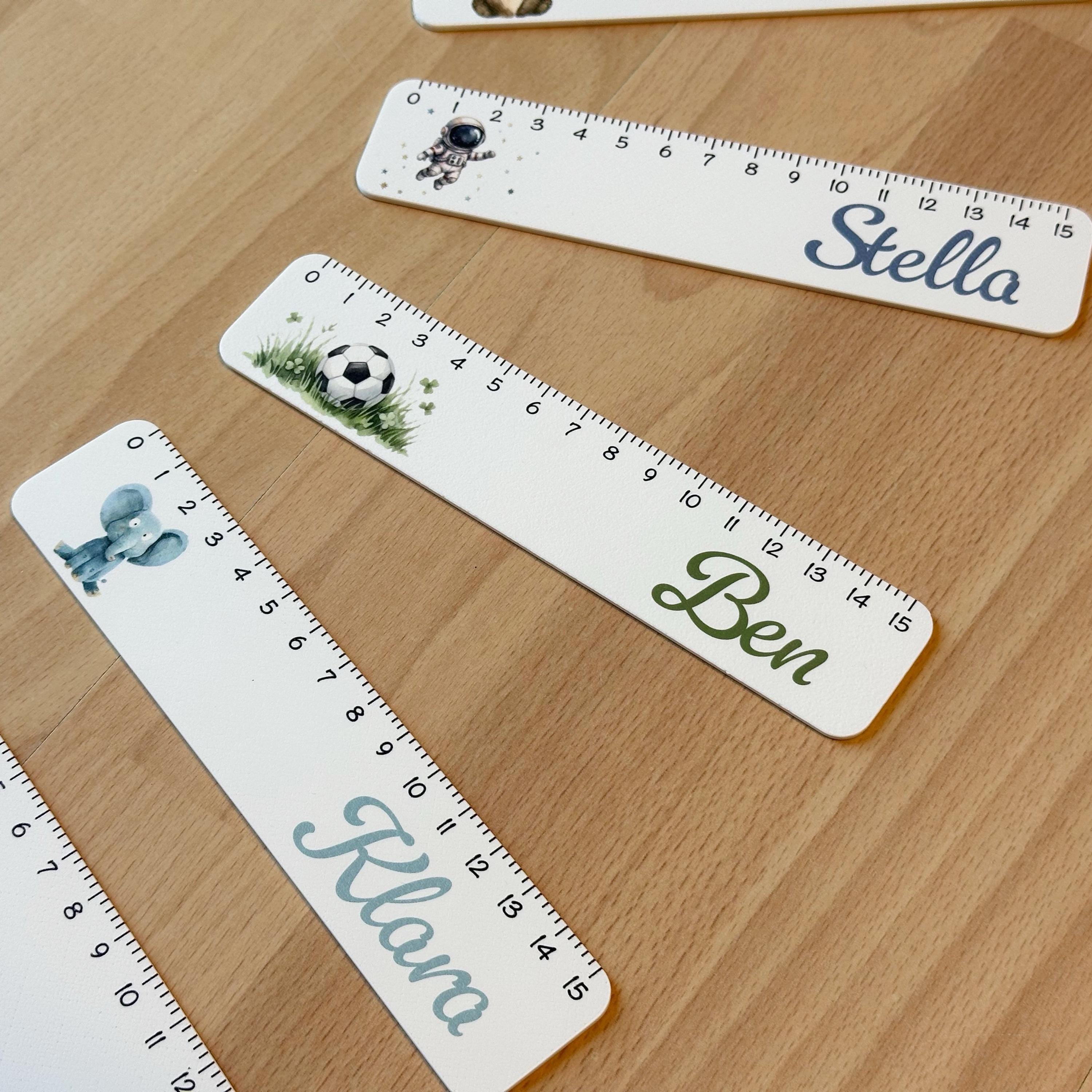 Personalisiertes Leselineal für Kinder mit Wunschname und Motiv für den Schulanfang