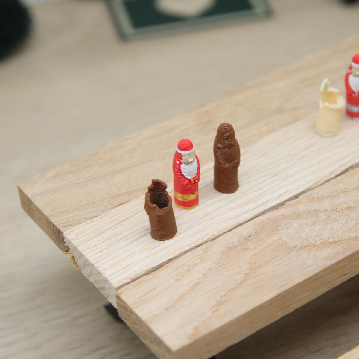 Wichtel Schoko Weihnachtsmann Set | 3 Mini Schokonikoläuse | Wichtelzubehör Weihnachten | Miniatur Süßigkeit für Wichtelwelt