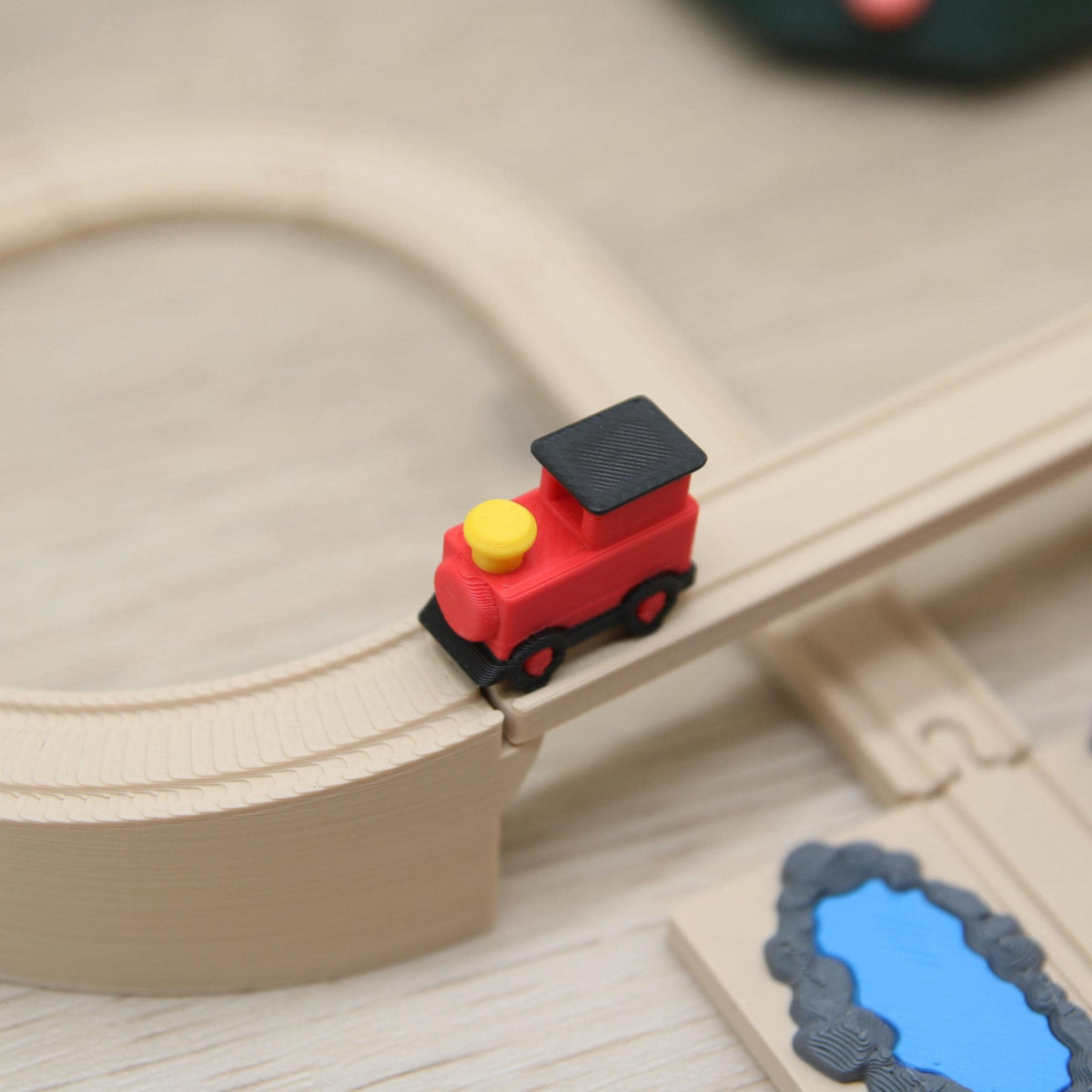 Wichtel Eisenbahn Set Acht mit Brücke & Bahnhof | Große Wichtelbahn | Wichtel Zubehör Weihnachten | Mini Eisenbahn Wichteltür