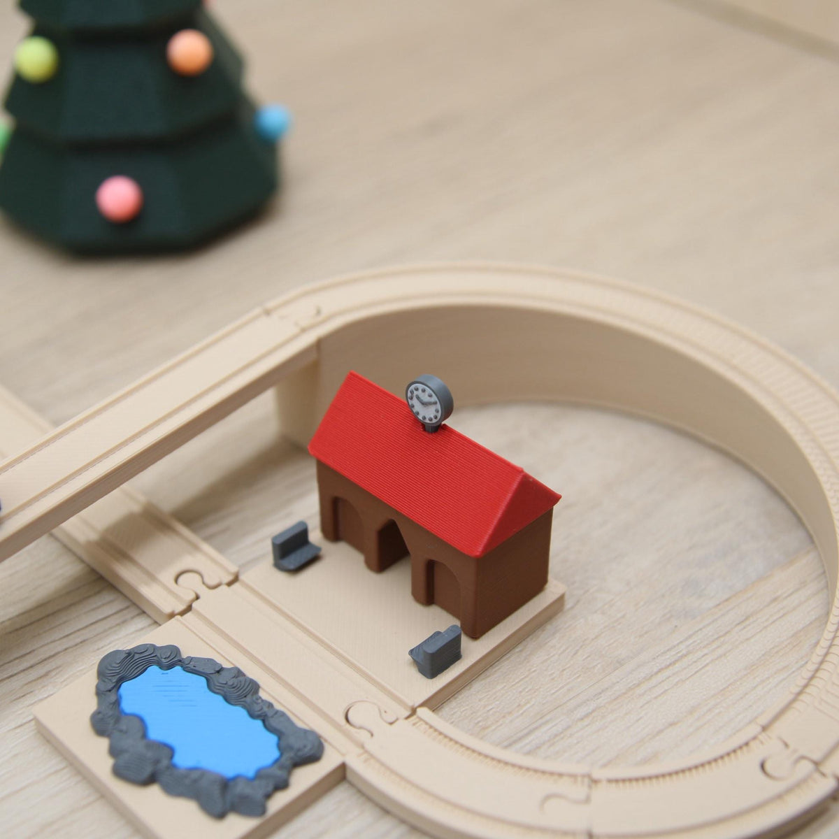 Wichtel Eisenbahn Set Acht mit Brücke & Bahnhof | Große Wichtelbahn | Wichtel Zubehör Weihnachten | Mini Eisenbahn Wichteltür
